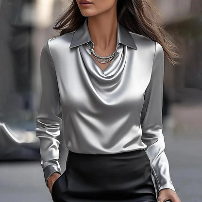 Joyce | Elegante satijnen blouse met V-hals